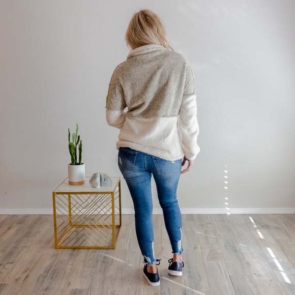 'Block Party' Two-Toned Sherpa Pullover - Grey - Picture 6 of 6